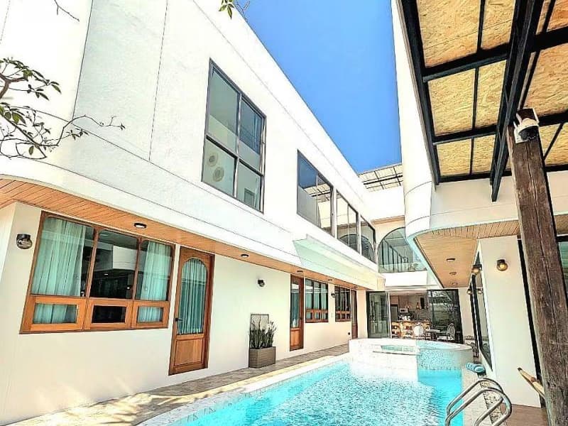 7 Bed House for Sale in Doi Saket District