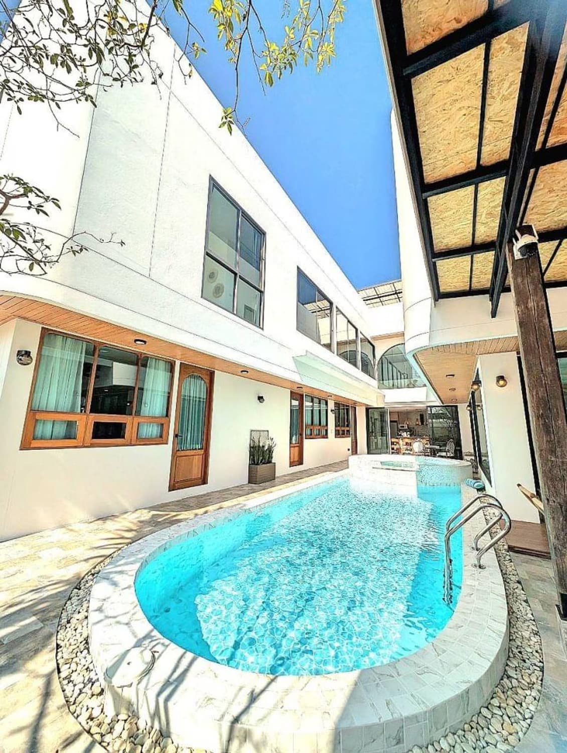 7 Bed House for Sale in Doi Saket District - Image 1