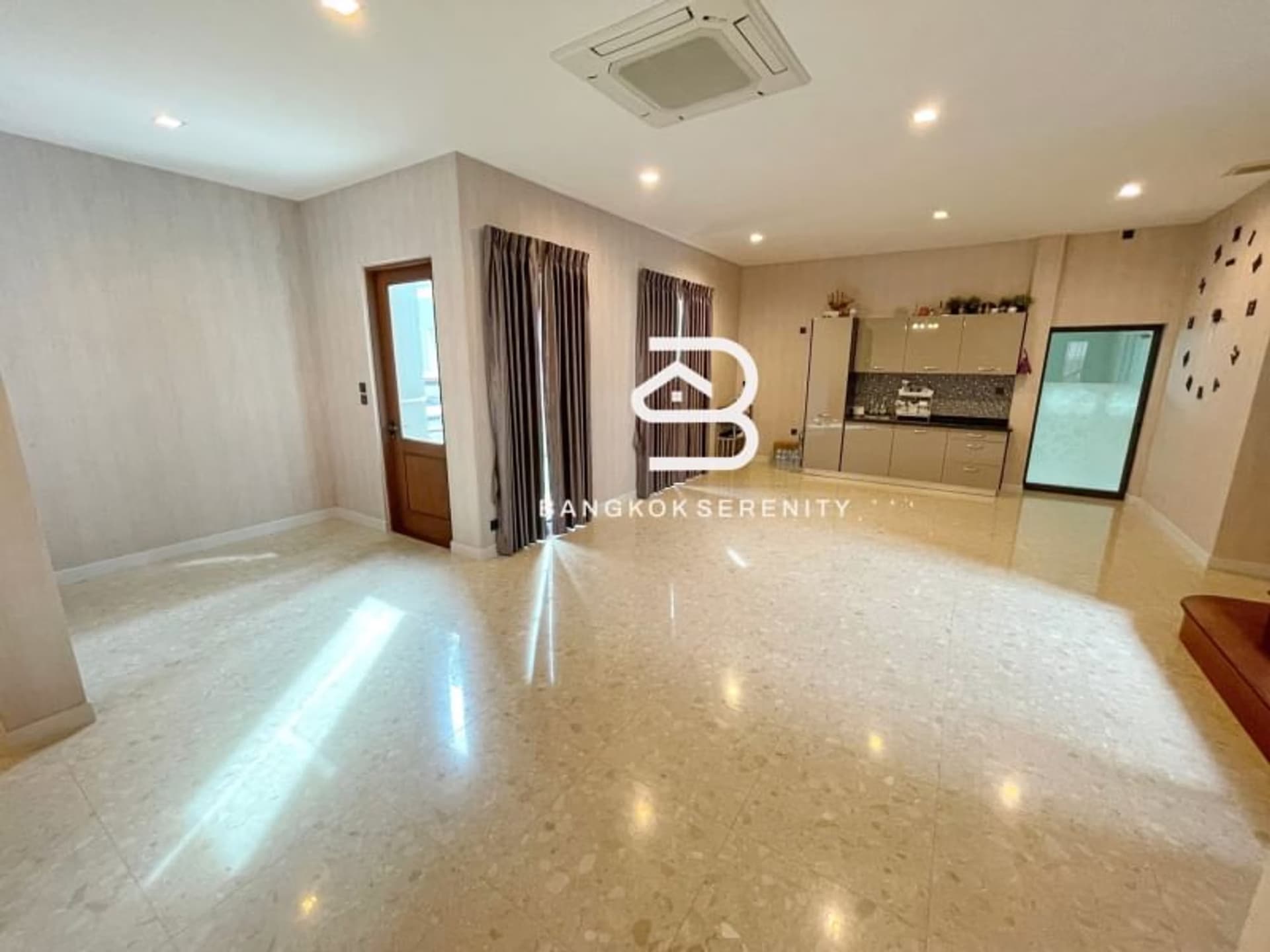 4 Bed House for Rent and Sale in Mueang Samut Prakan - Image 6