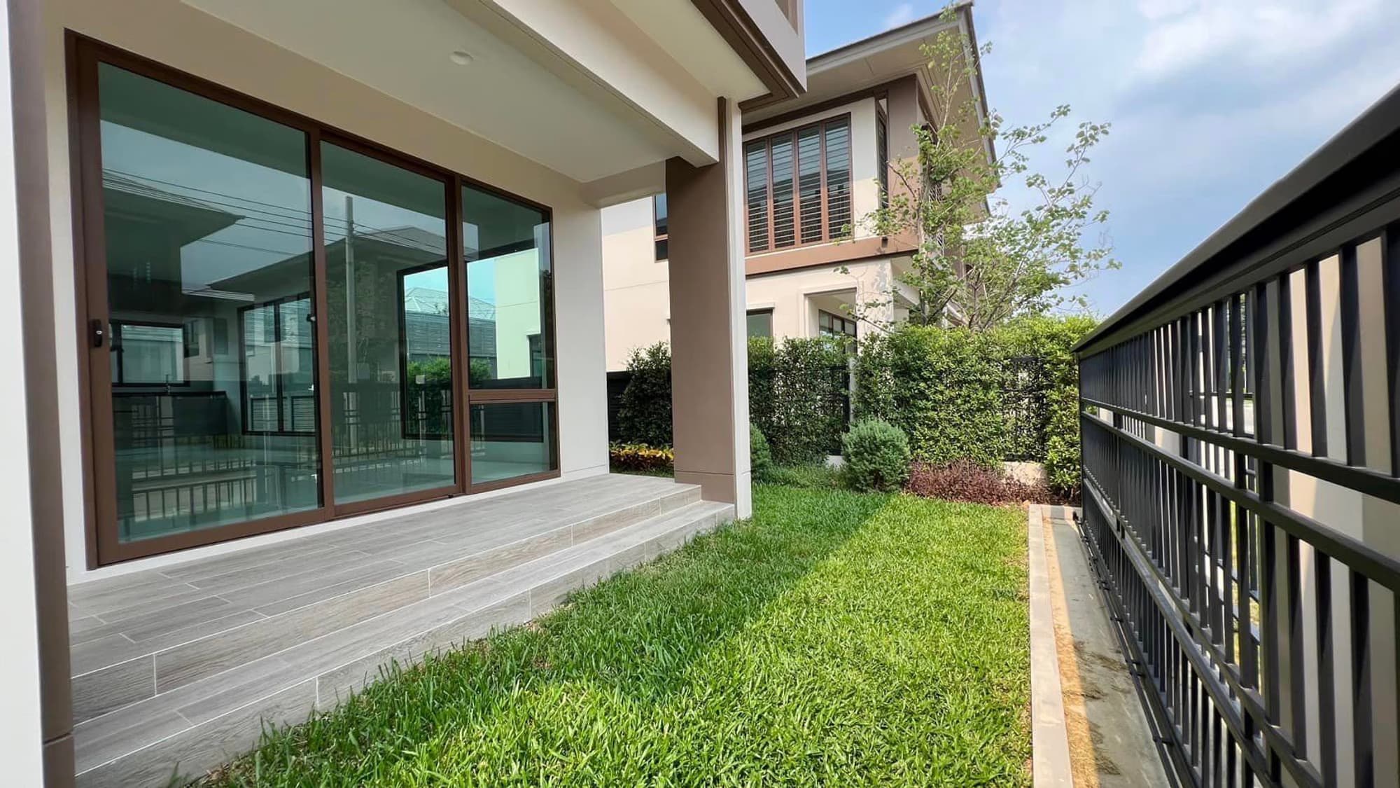 4 Bed House for Rent in Bang Kapi - Image 13