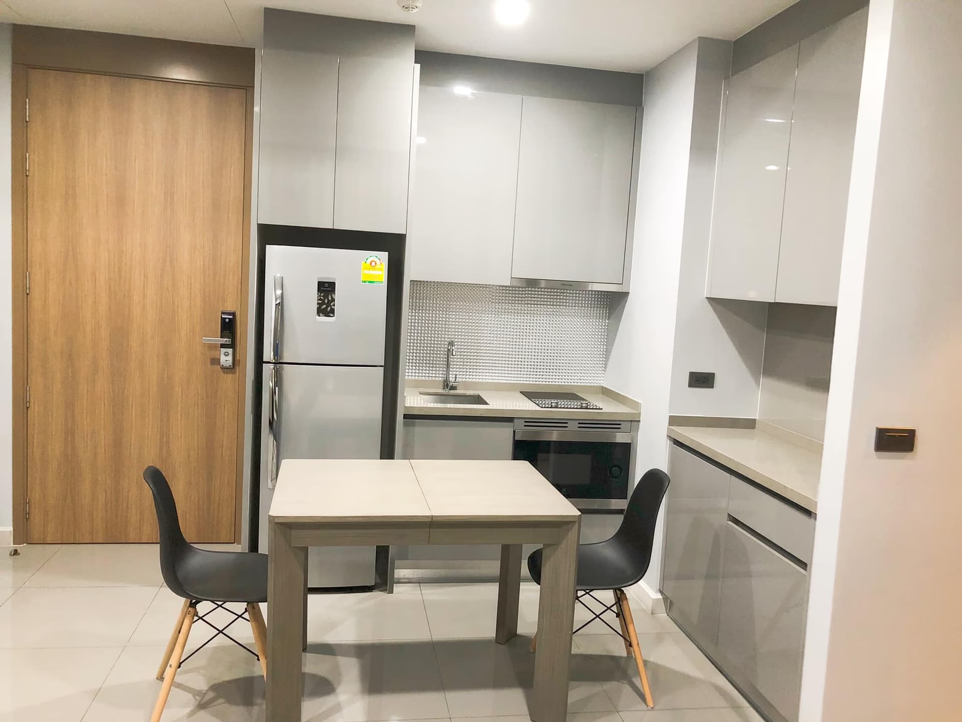 1 ห้องนอน Condo สำหรับ จำหน่าย ใน บางรัก - Image 2