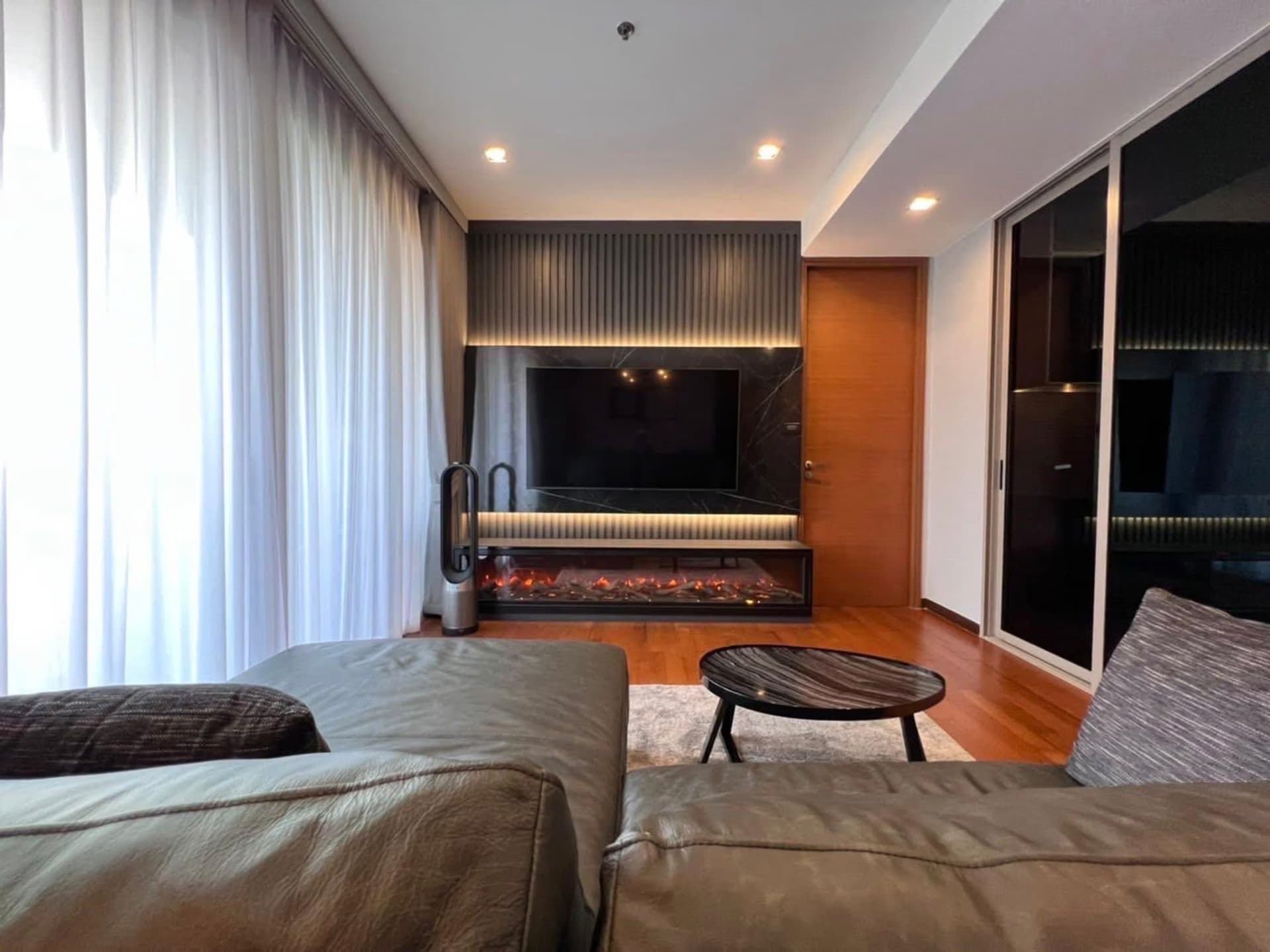 2 Bed Condo for Rent in Khlong Toei - Image 2