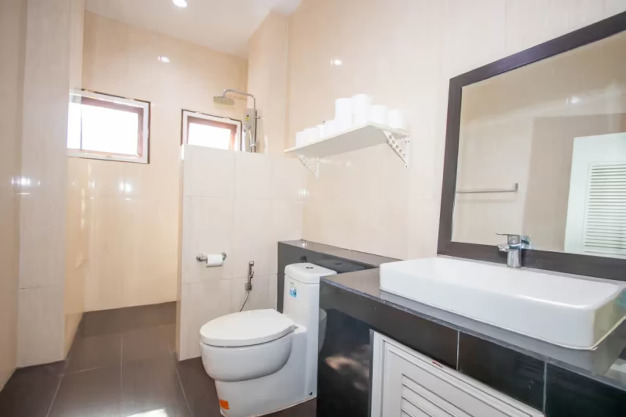 4 Bedroom House - Image 2
