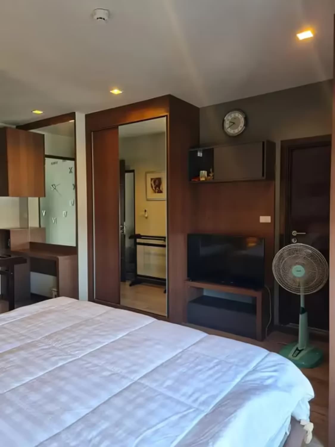 3 Bedroom Condo - Image 1