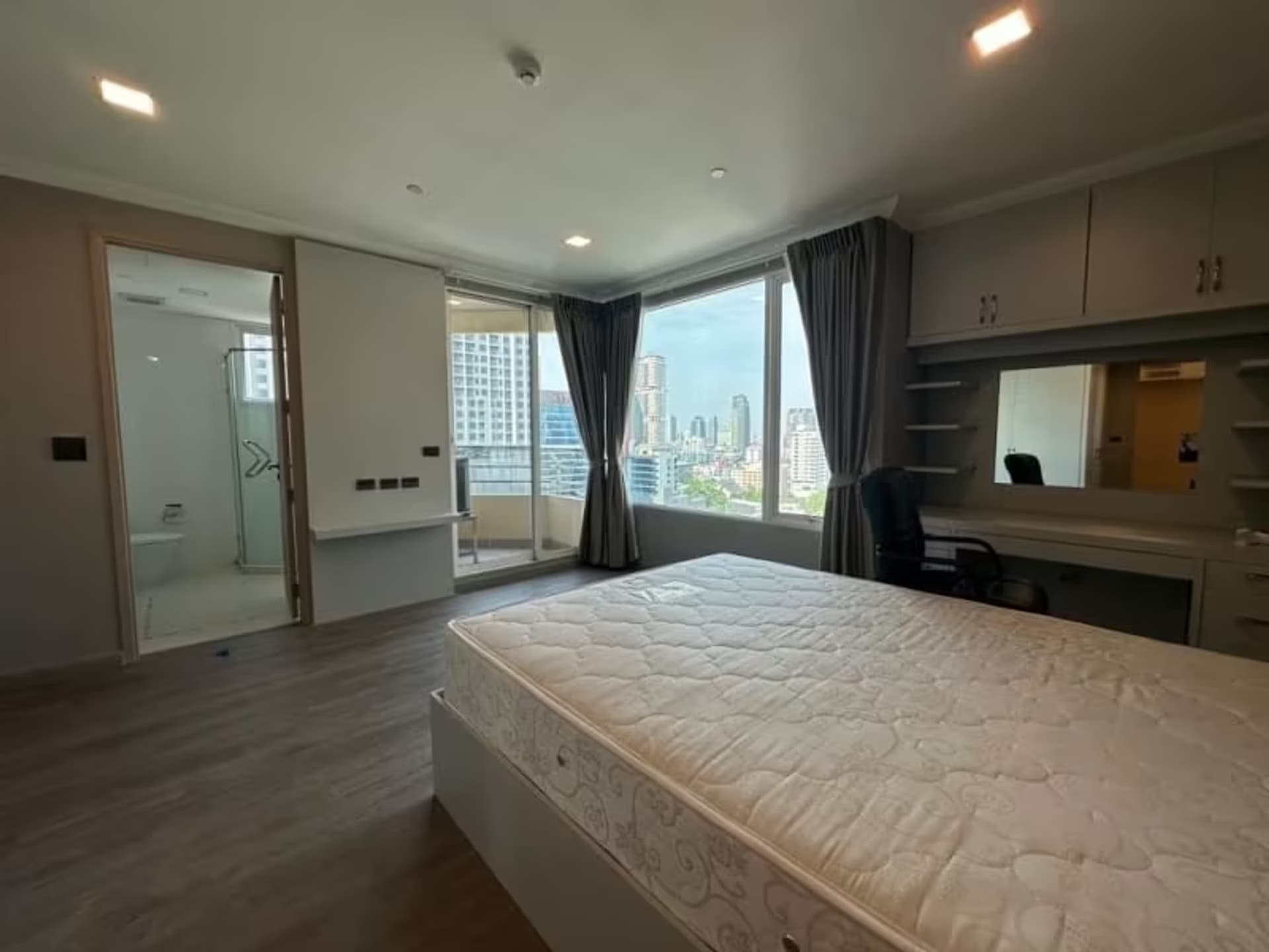 4 Bedroom Condo - Image 2