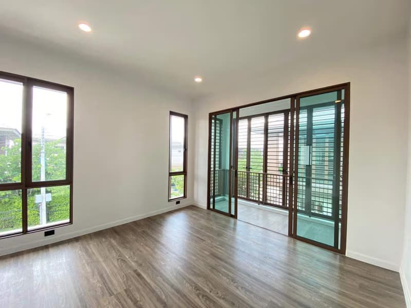 4 Bed House for Rent in Bang Kapi
