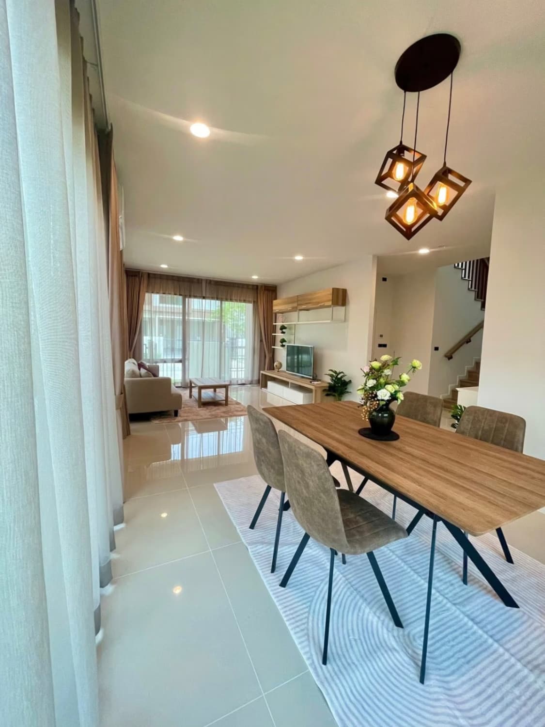 4 Bed House for Rent in Bang Kapi - Image 5