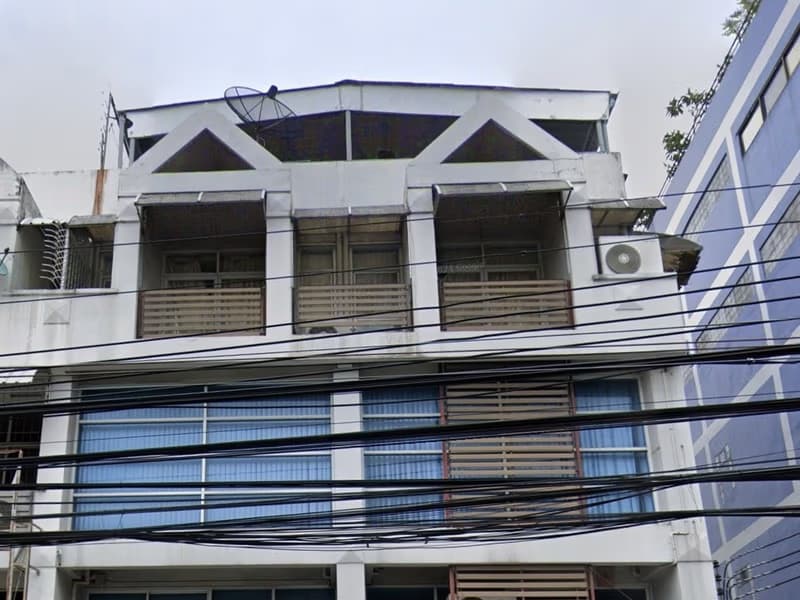 Studio Commercial for Rent in Huai Khwang