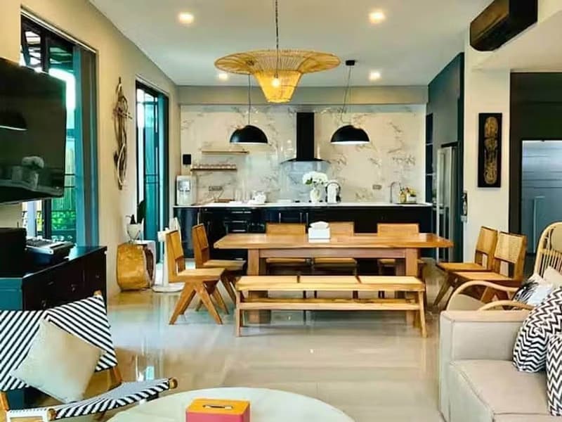 6 Bed House for Rent in San Sai