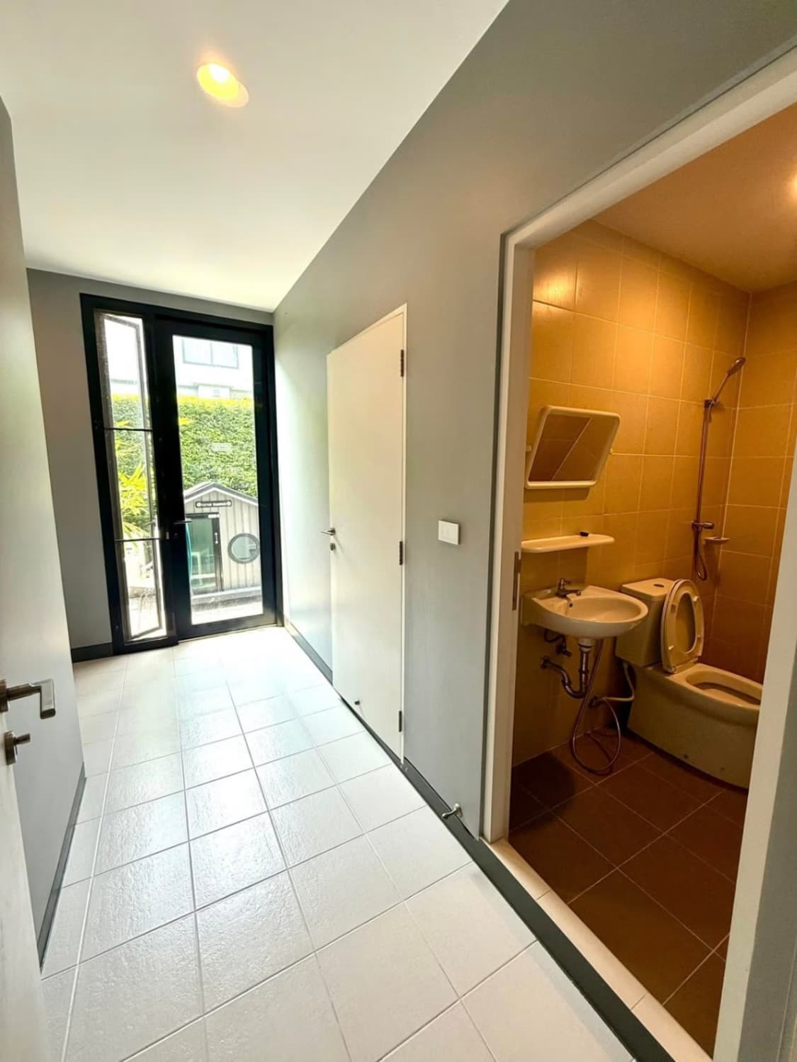 4 Bed House for Rent in Bang Kapi - Image 8