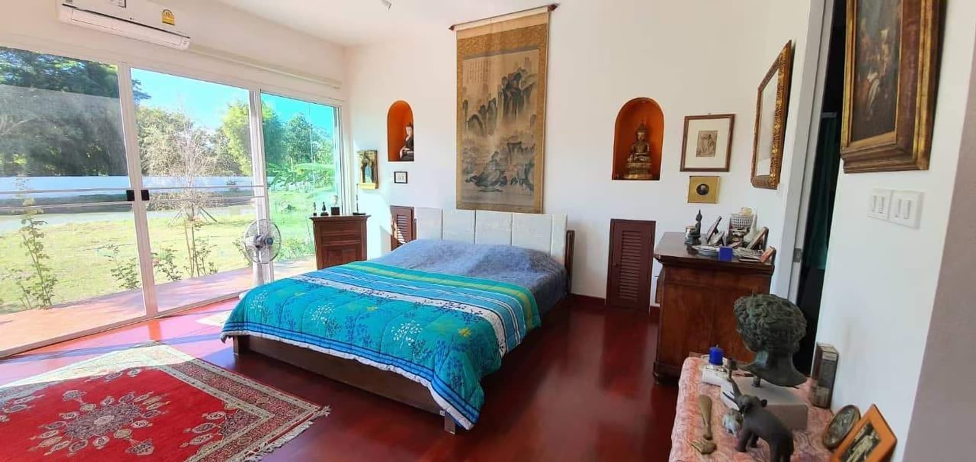 6 Bedroom House - Image 6