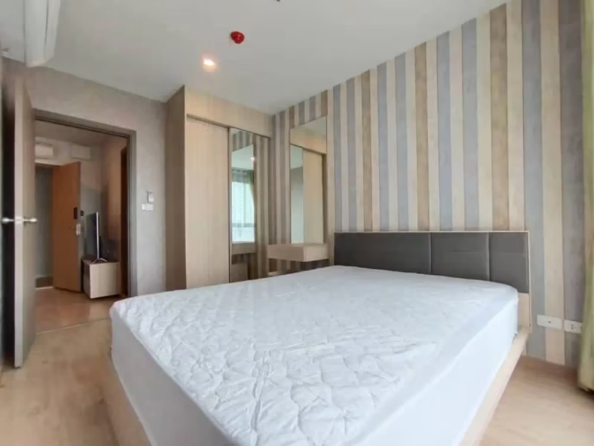1 Bedroom Condo - Image 1