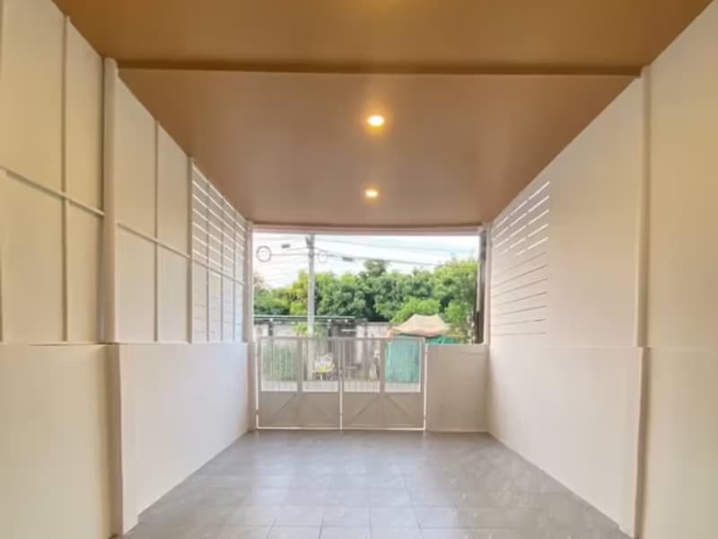 Townhouse for Sale at Baan Jinda Villa