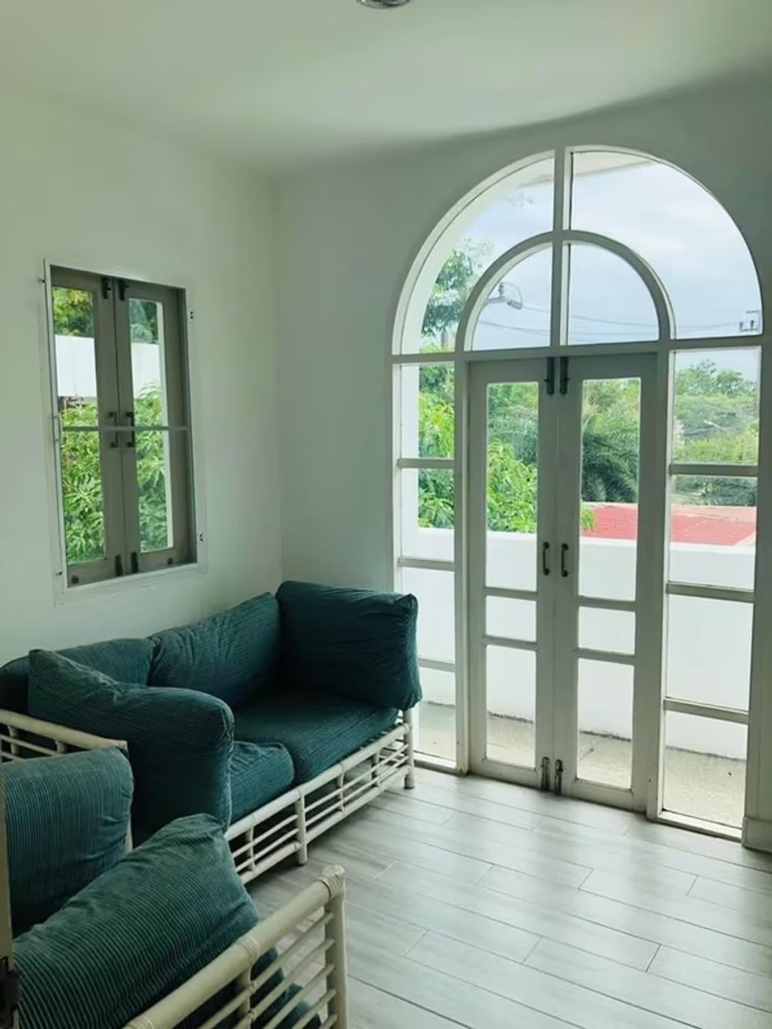 6 Bedroom House - Image 4