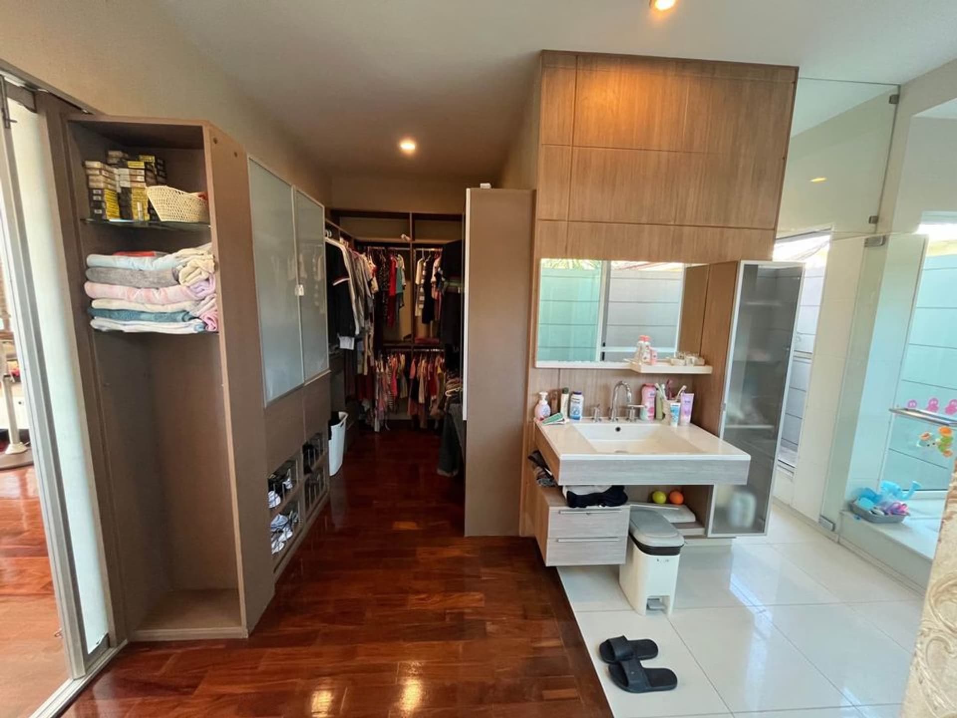 5 Bed House for Sale in Mueang Samut Prakan - Image 6