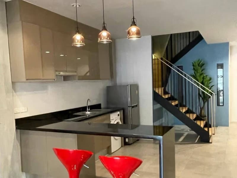 3 Bed Townhouse for Rent in Watthana