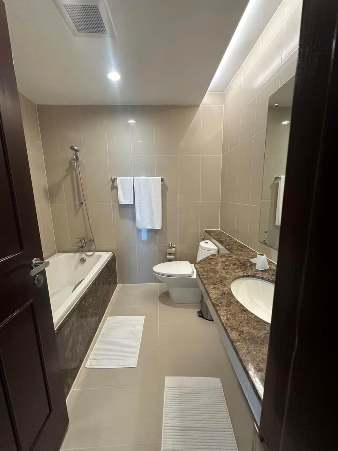 2 ห้องนอน คอนโด สำหรับ ขาย ใน วัฒนา - Image 5