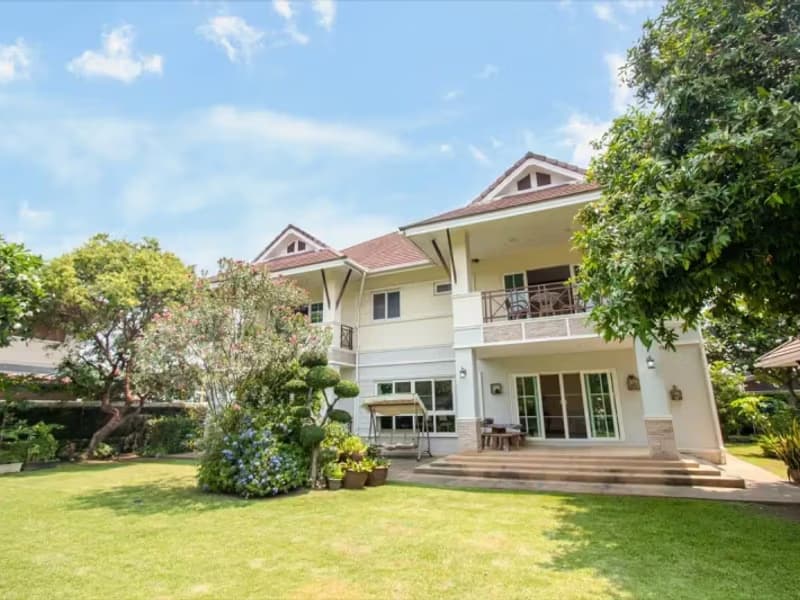 6 Bedroom House
