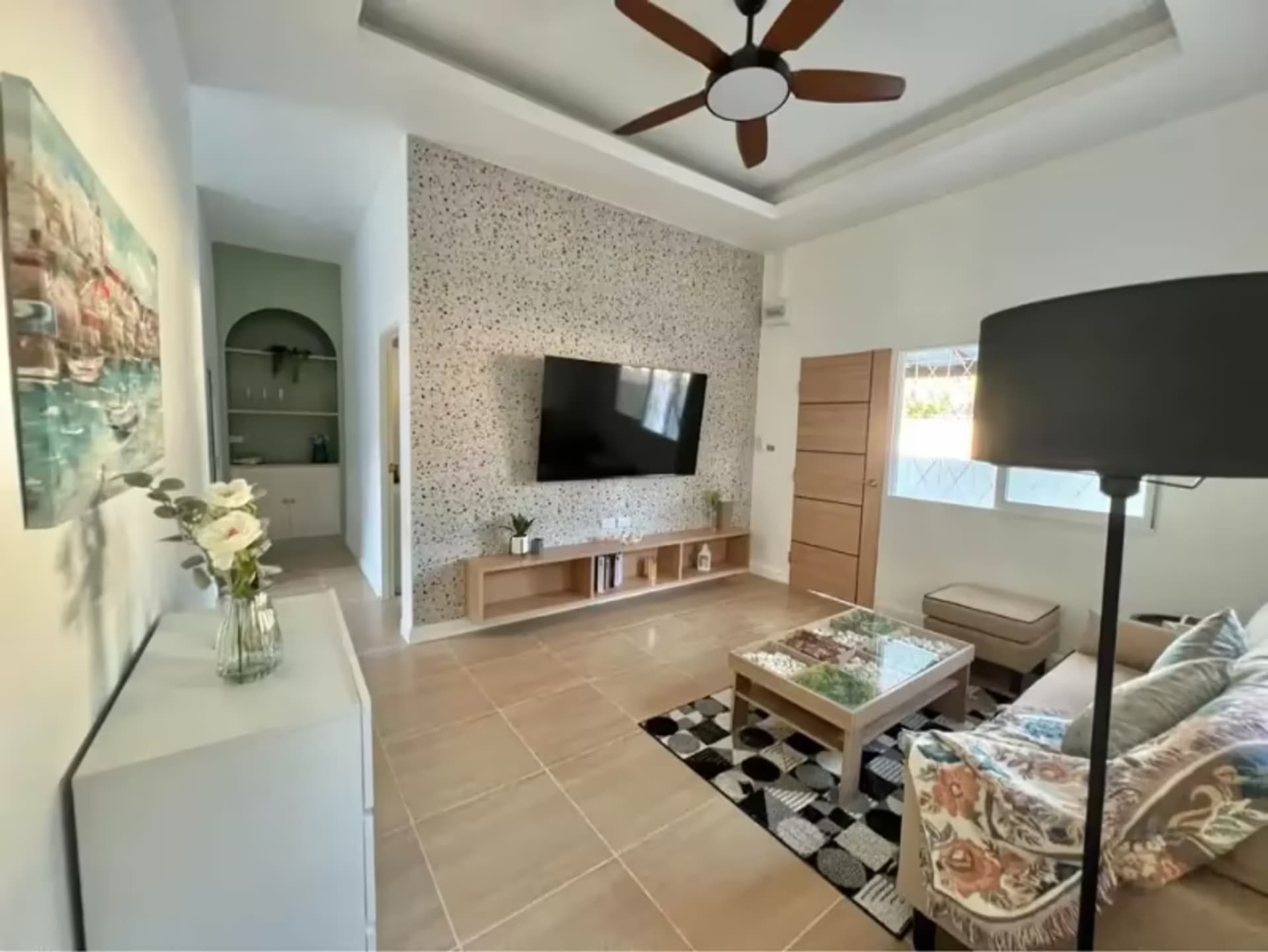 5 Bedroom House - Image 2
