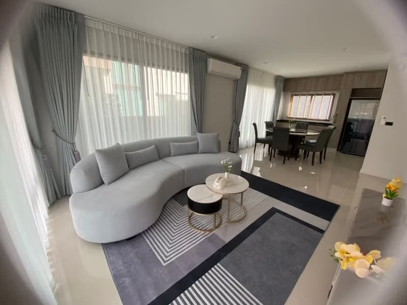 4 Bed House for Rent in Bang Kapi