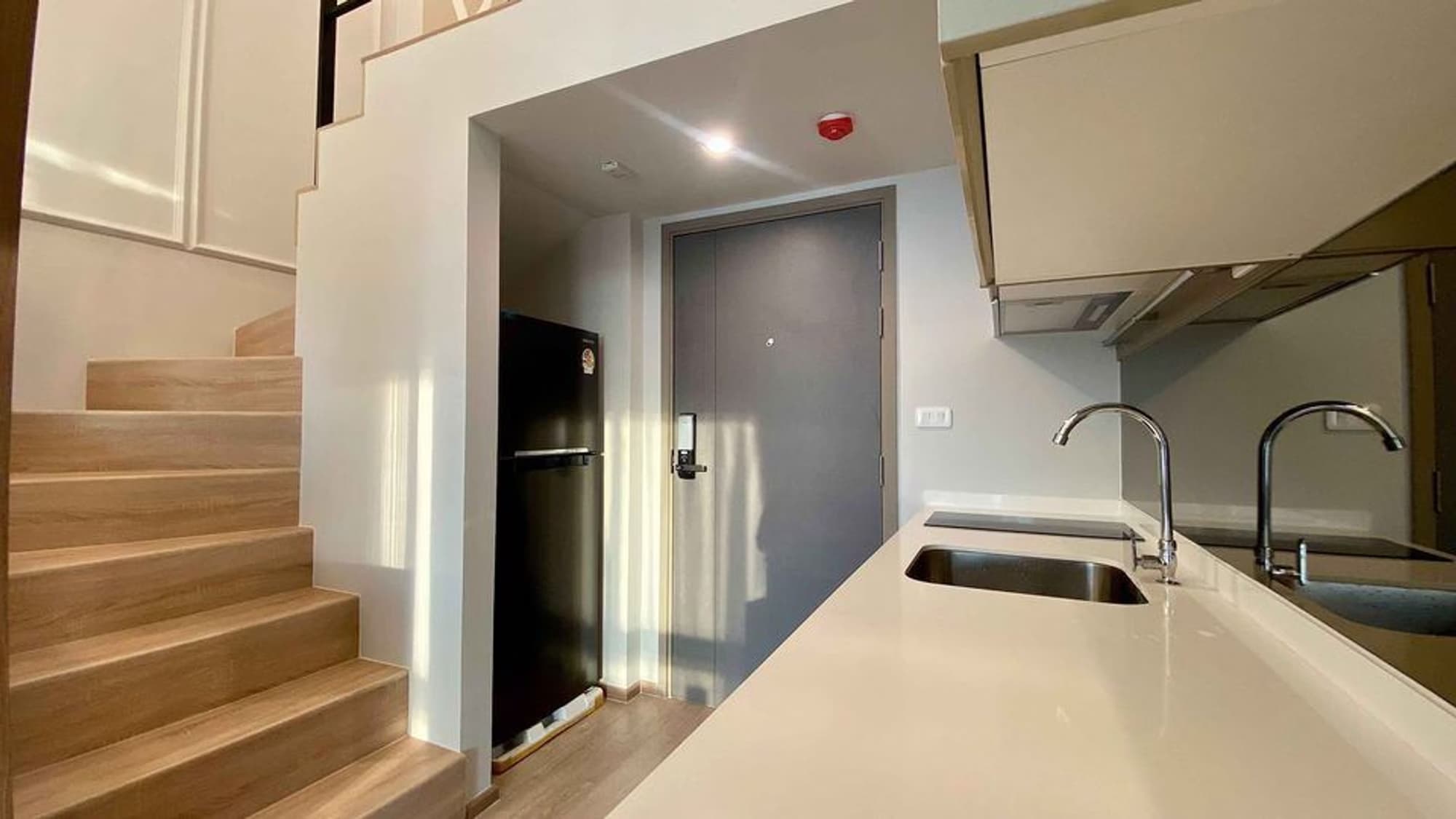 2 Bed Condo for Sale in Huai Khwang - Image 4