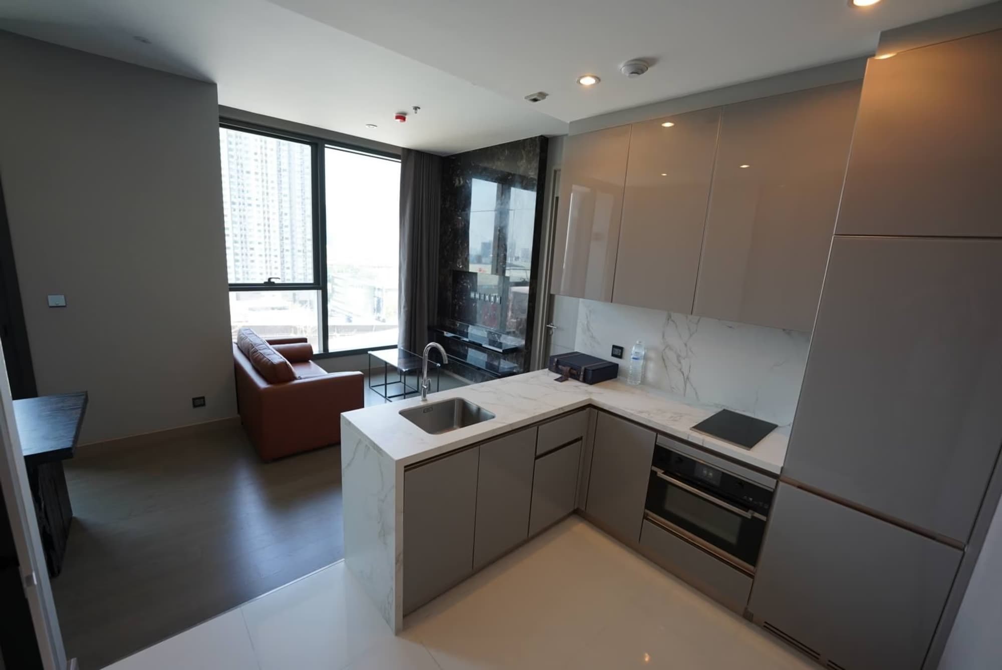1 Bed Condo for Rent in Huai Khwang - Image 2