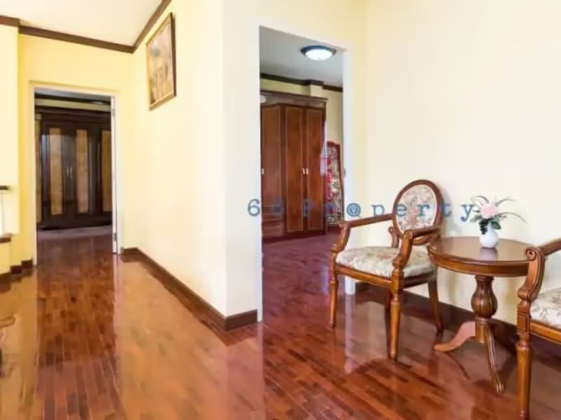 6 Bedroom House