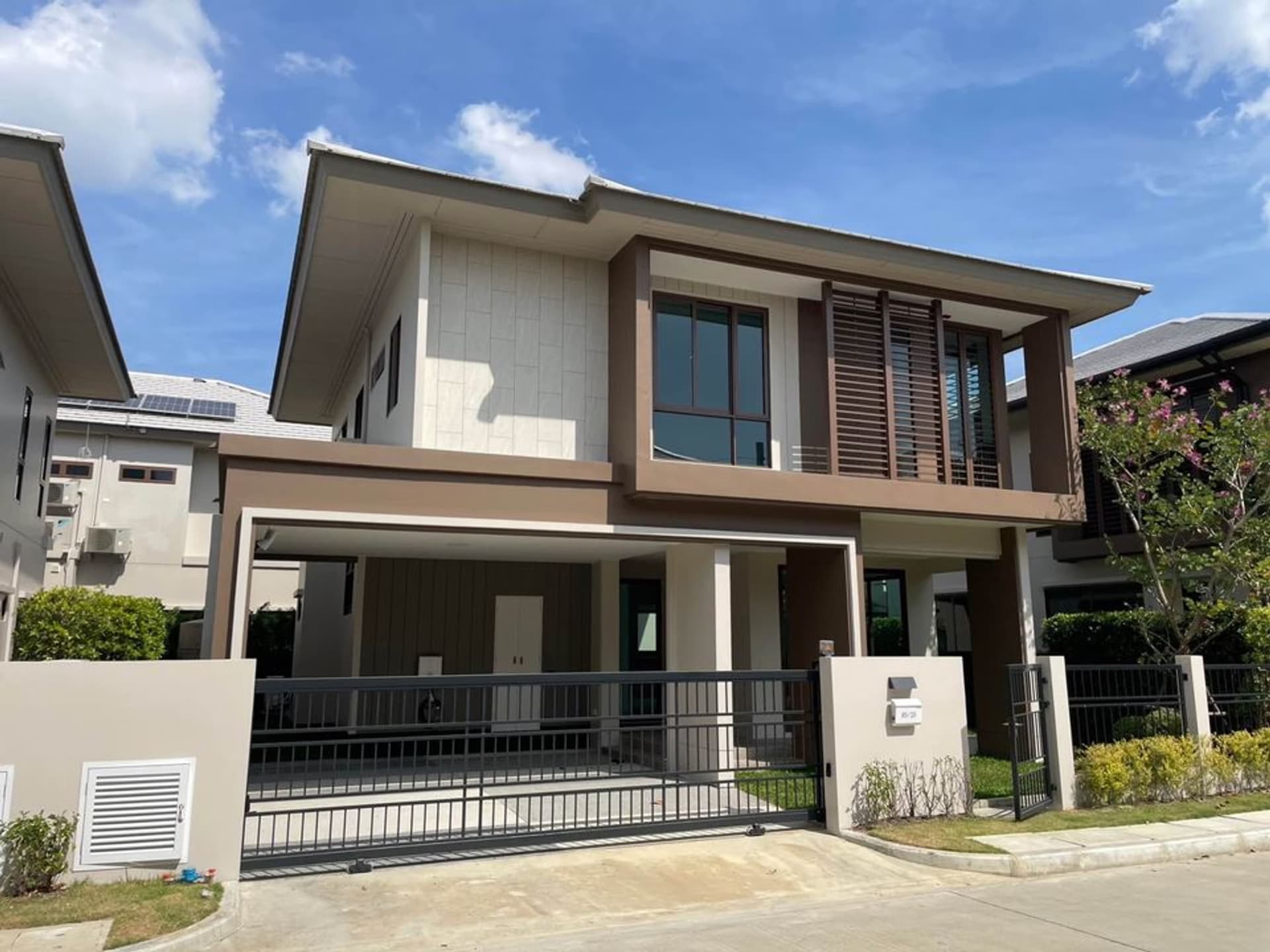 House for Rent at Burasiri Krungthep Kreetha  - Image 1