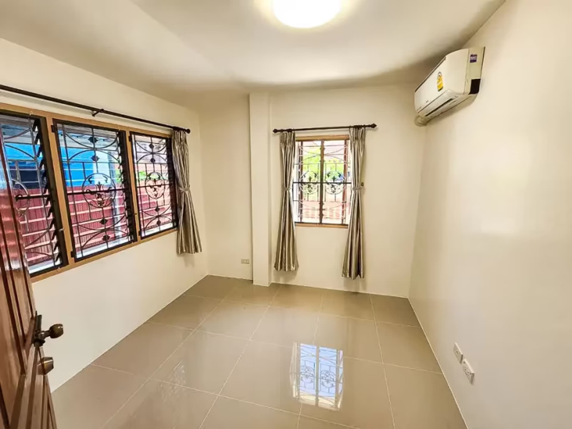 4 Bedroom House - Image 5