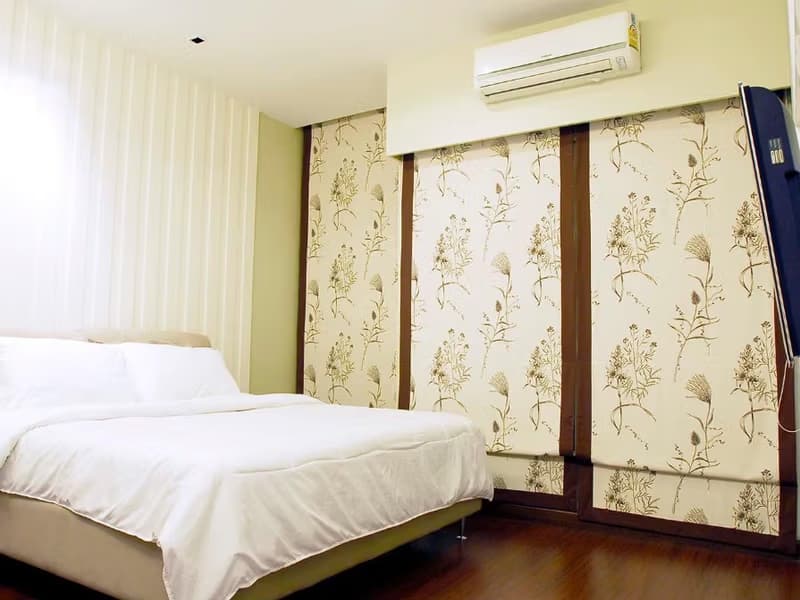 2 Bed Condo for Rent and Sale  Near Si Kritha MRT