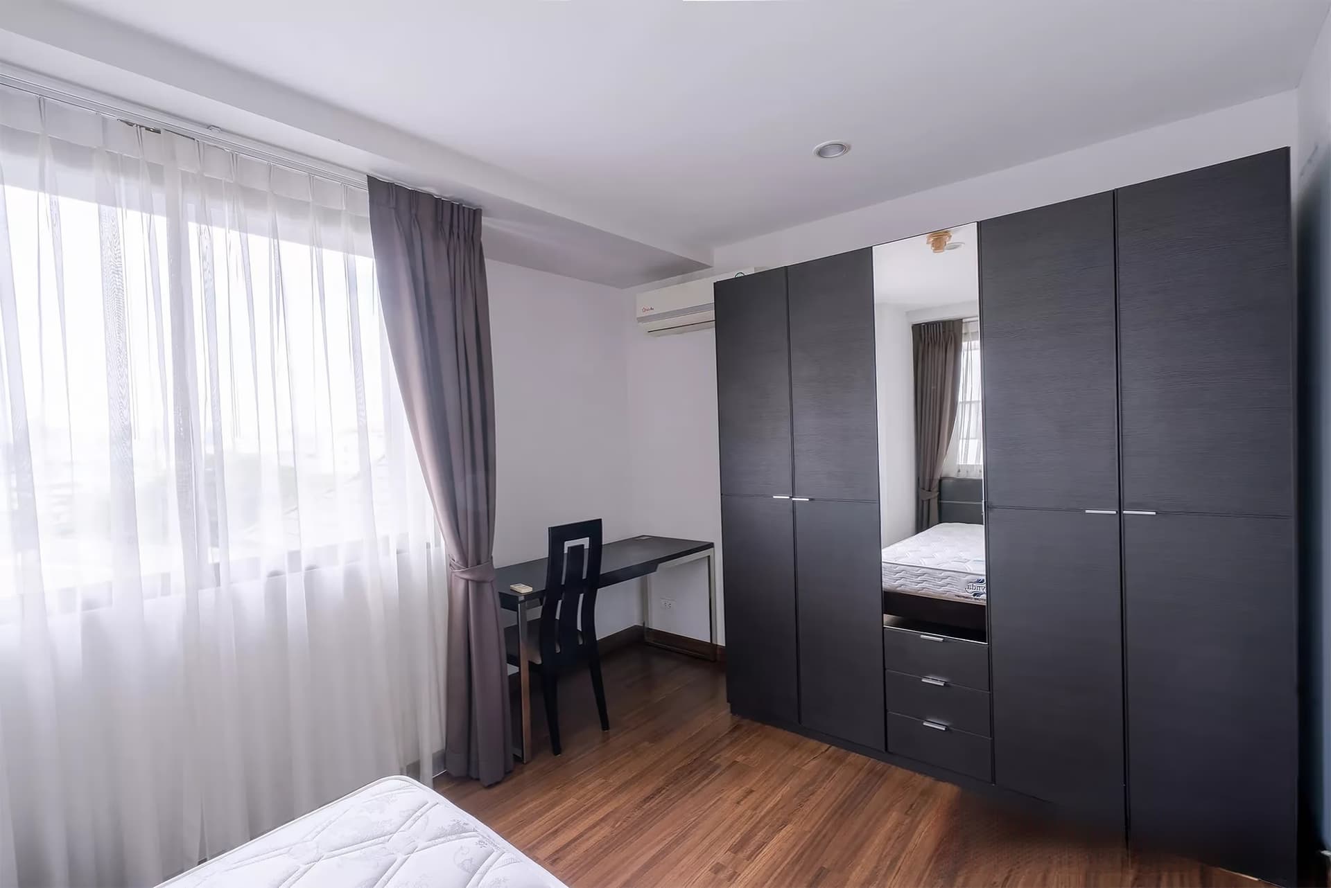 1 Bed Condo for Rent in Watthana - Image 6