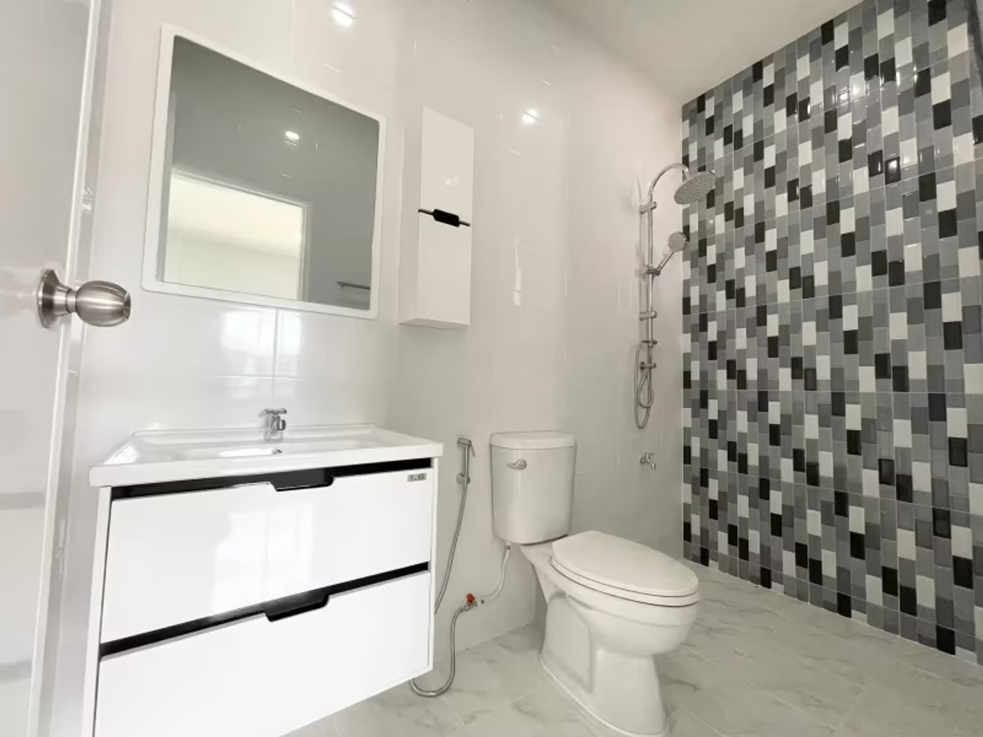 3 Bedroom House - Image 5