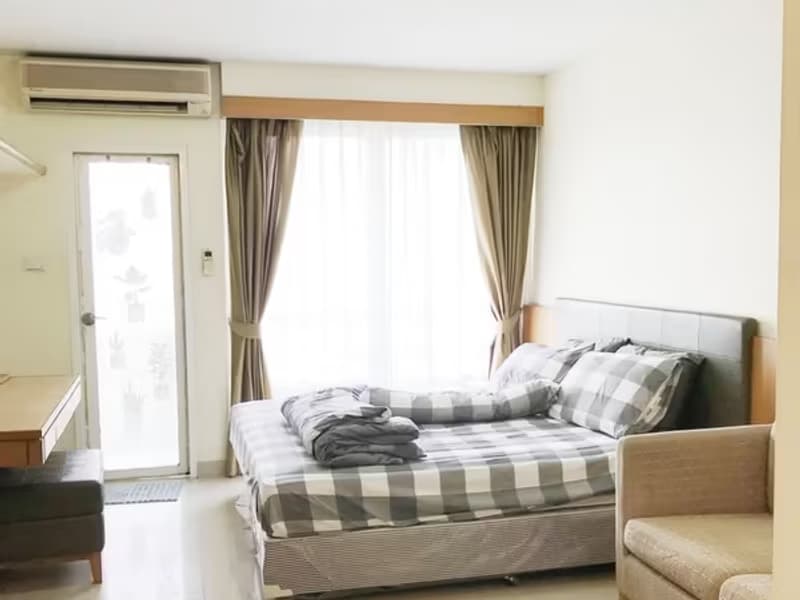 Studio for Rent in Huai Khwang