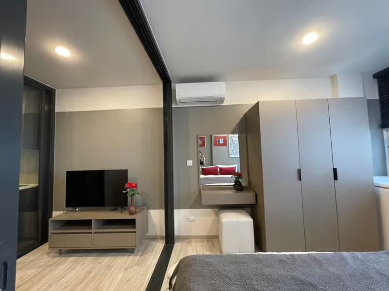 1 Bedroom Condo