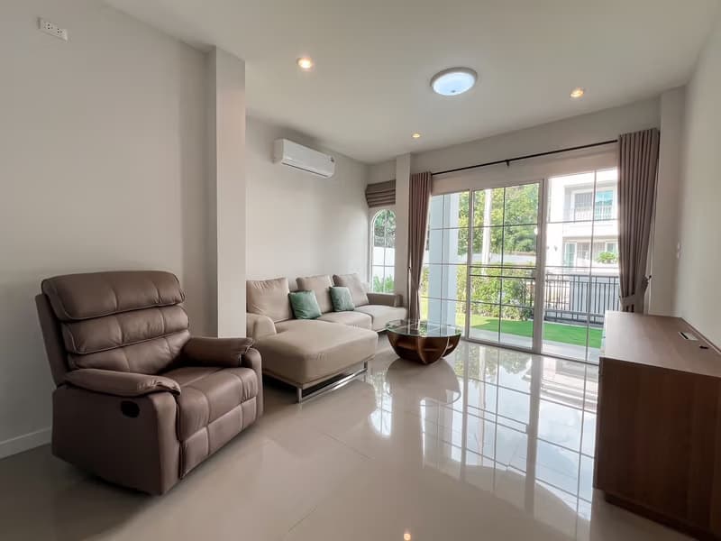 4 Bed House for Rent in San Kamphaeng