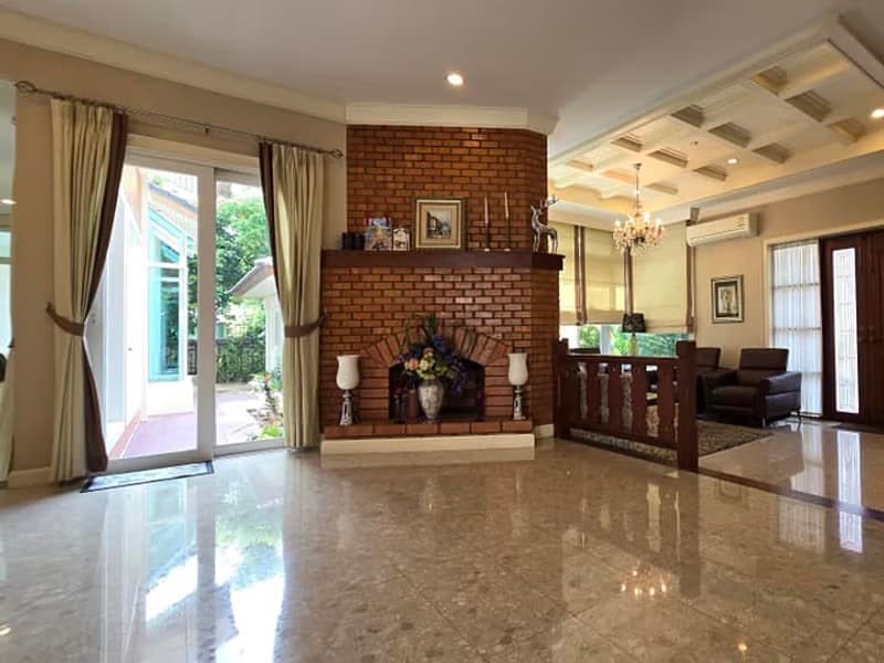 5 Bed House for Rent in Mueang Chiang Mai