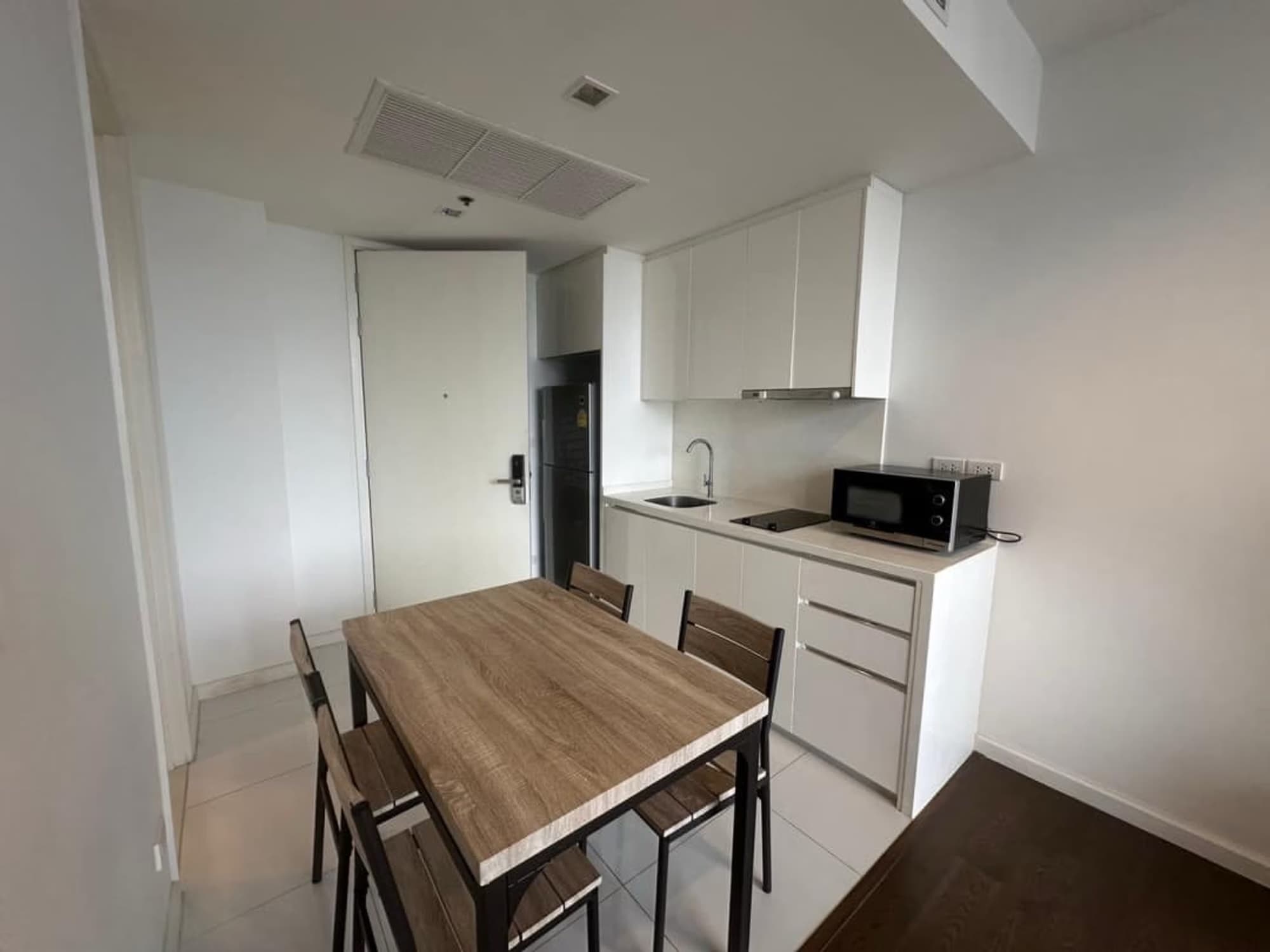 1 ห้องนอน Condo สำหรับ ขาย ใน สาทร - Image 3