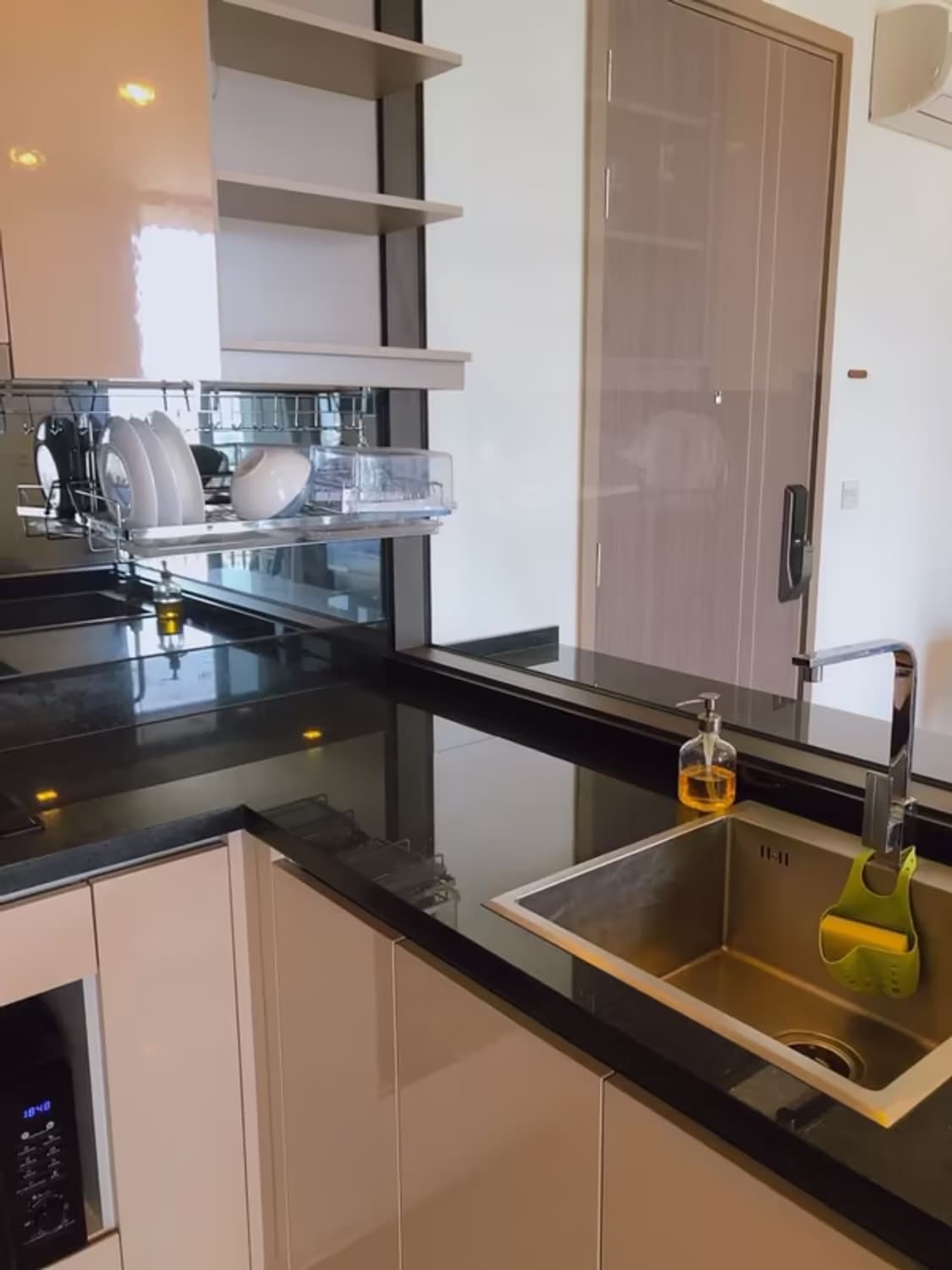 1 Bedroom Condo - Image 1