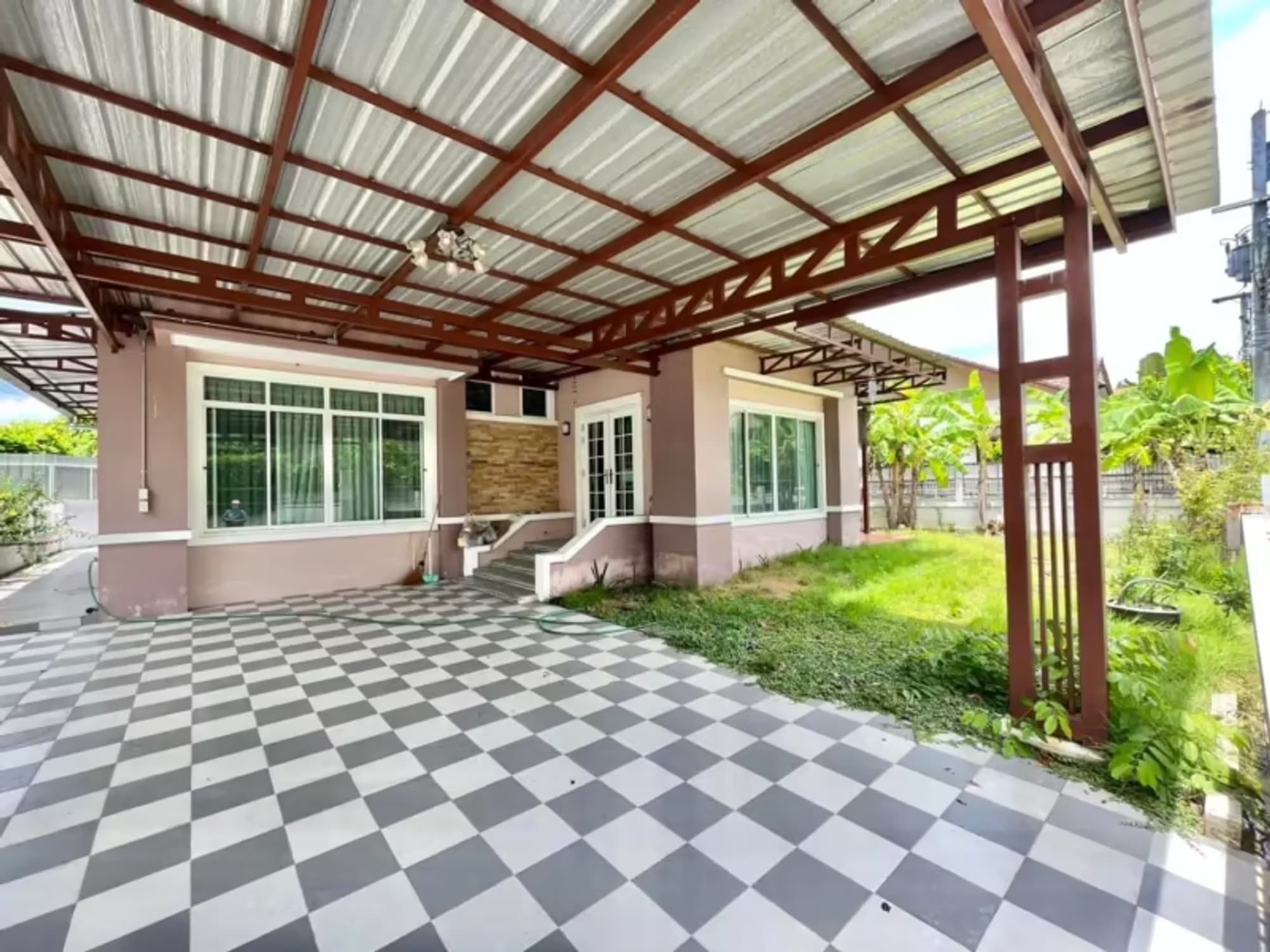 4 Bedroom House - Image 9
