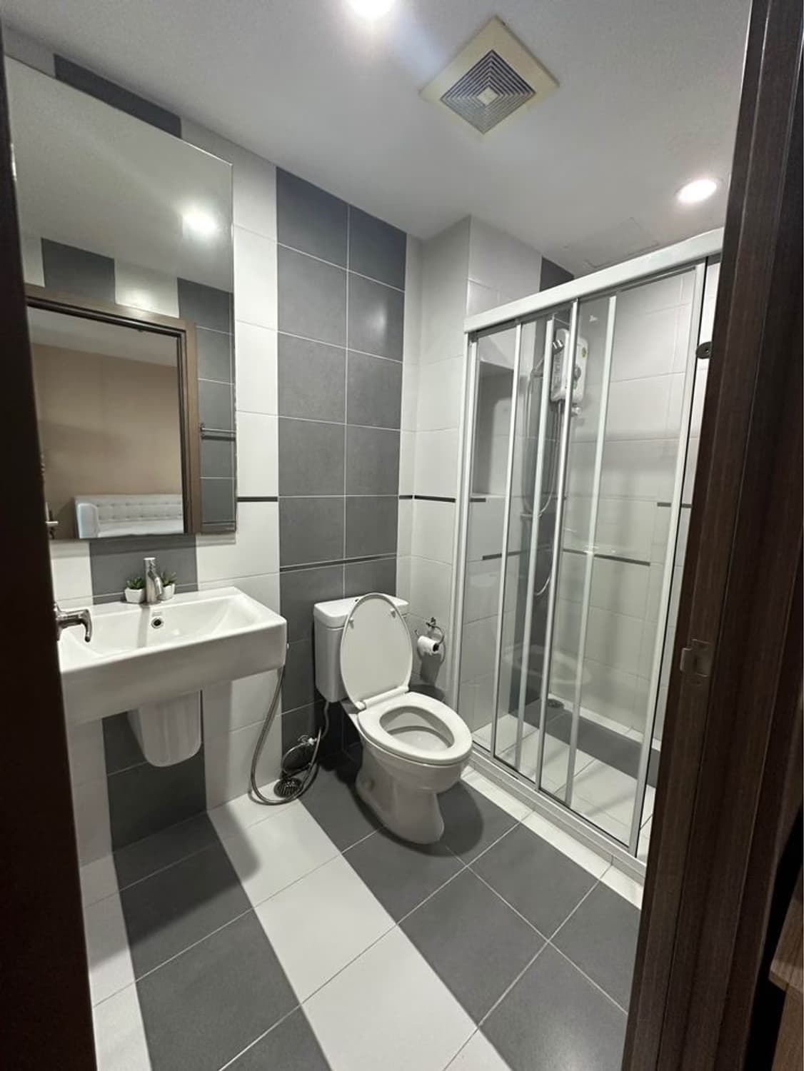  - Image 4