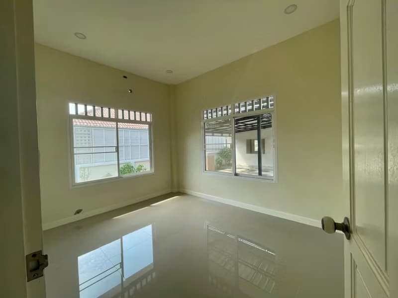 4 Bed House for Rent and Sale in San Kamphaeng District