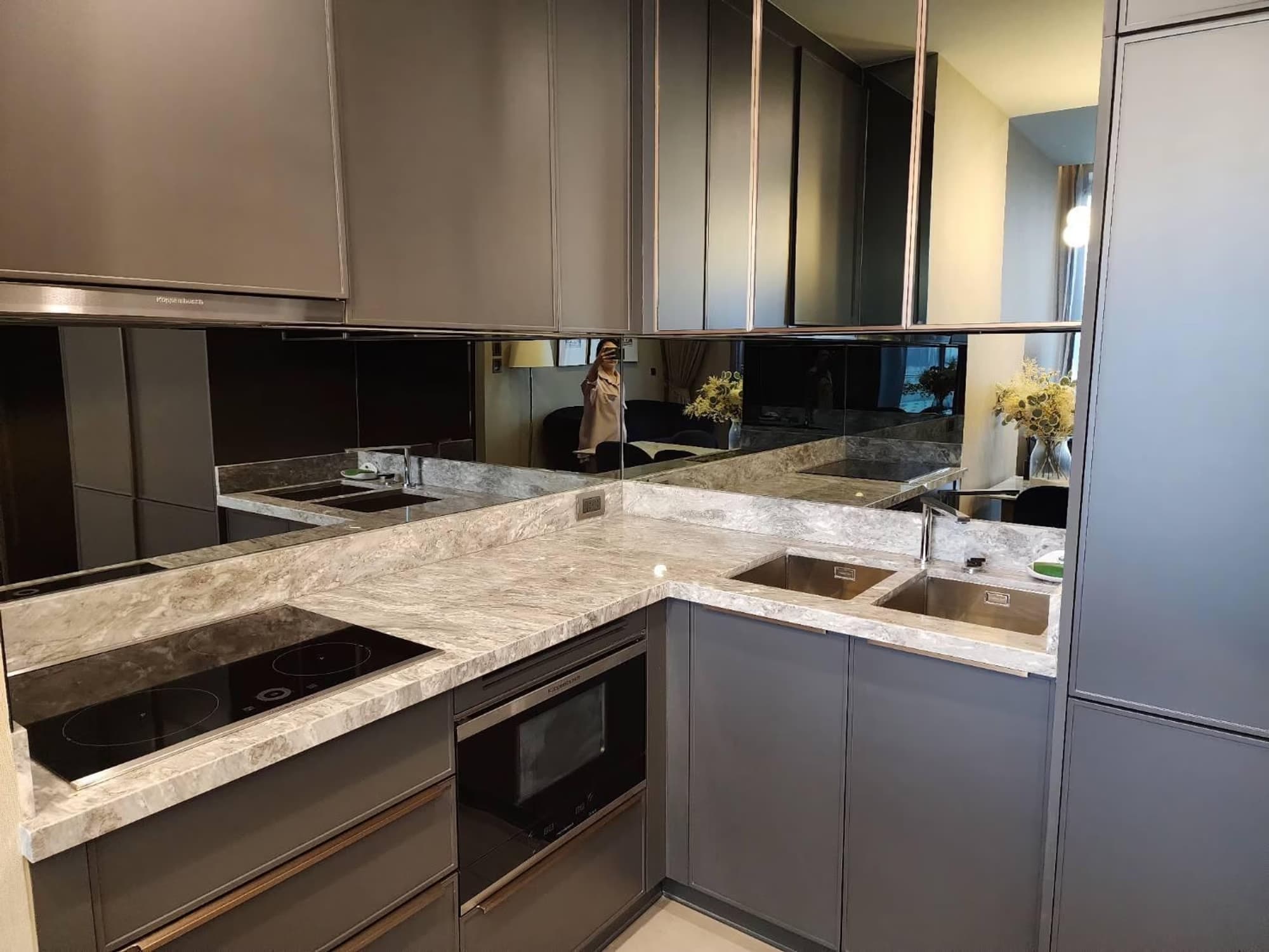 2 Bed Condo for Rent and Sale in Phaya Thai - Image 7