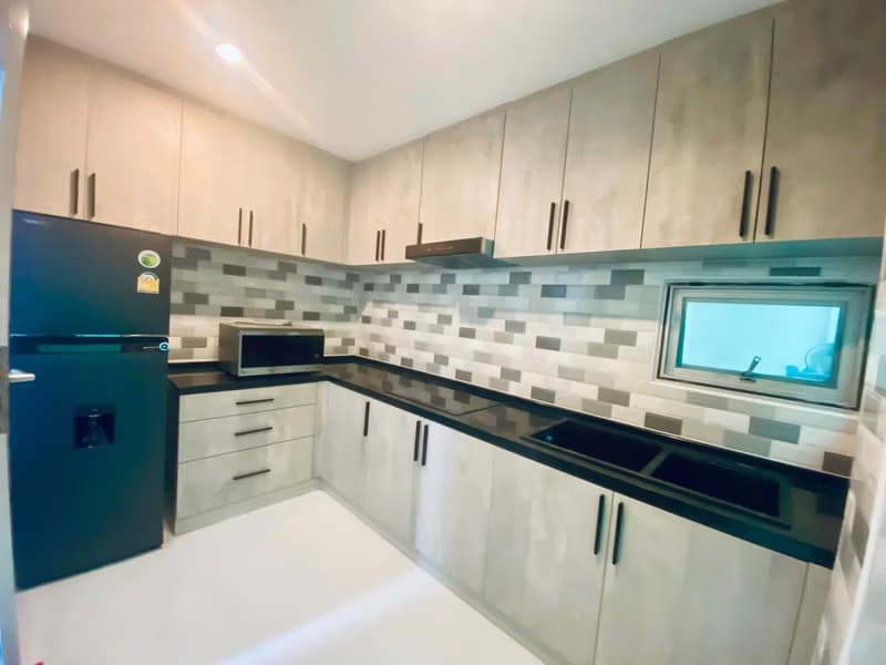 5 Bed House for Rent in Suan Luang