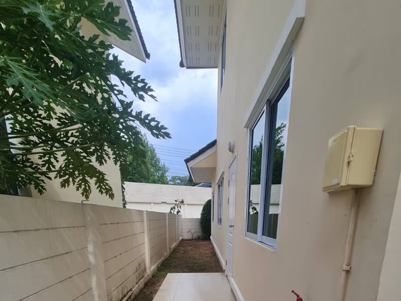 4 Bed House for Sale in Saraphi