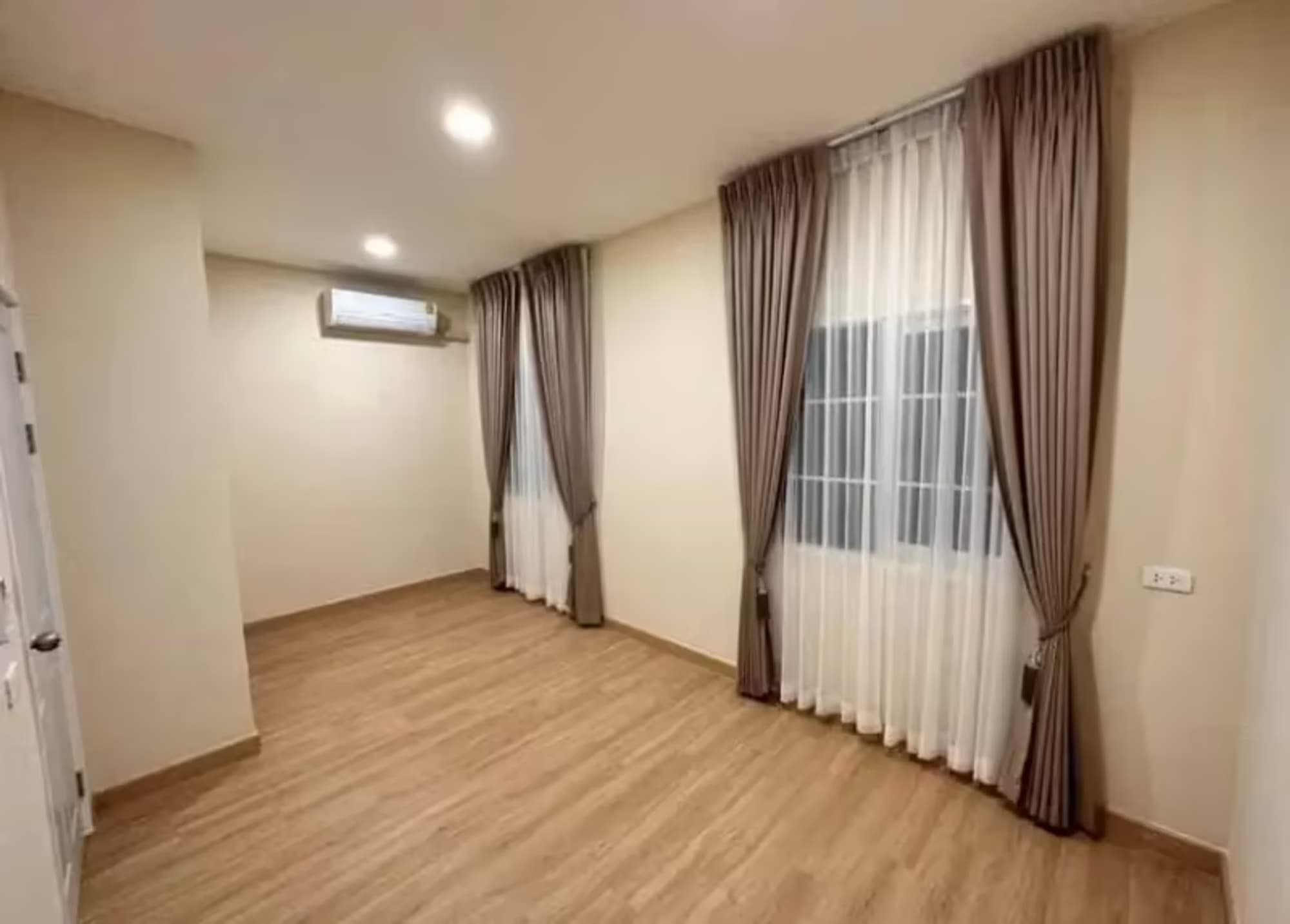 2 Bedroom House - Image 13
