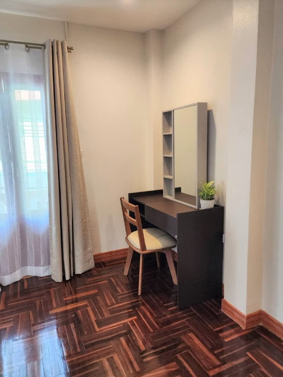 3 Bed House for Rent in Thon Buri - Image 11