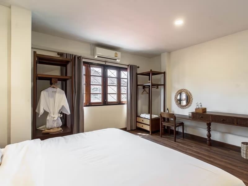 4 Bed House for Rent in Saraphi
