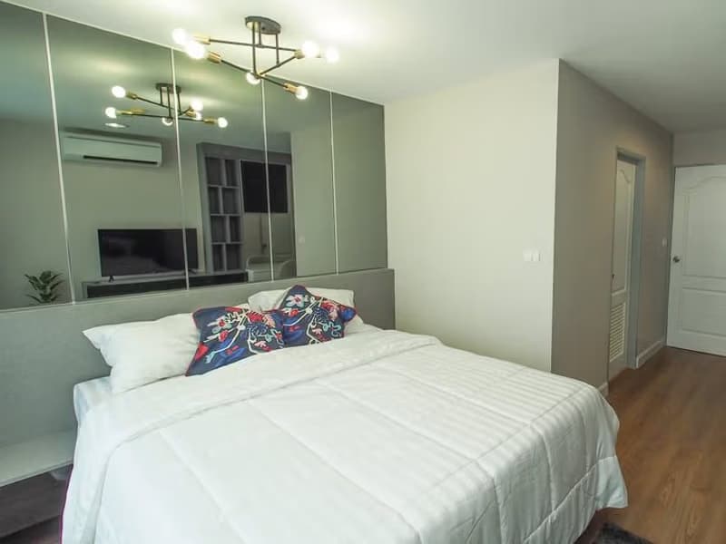 4 Bed Condo for Rent in Khlong San