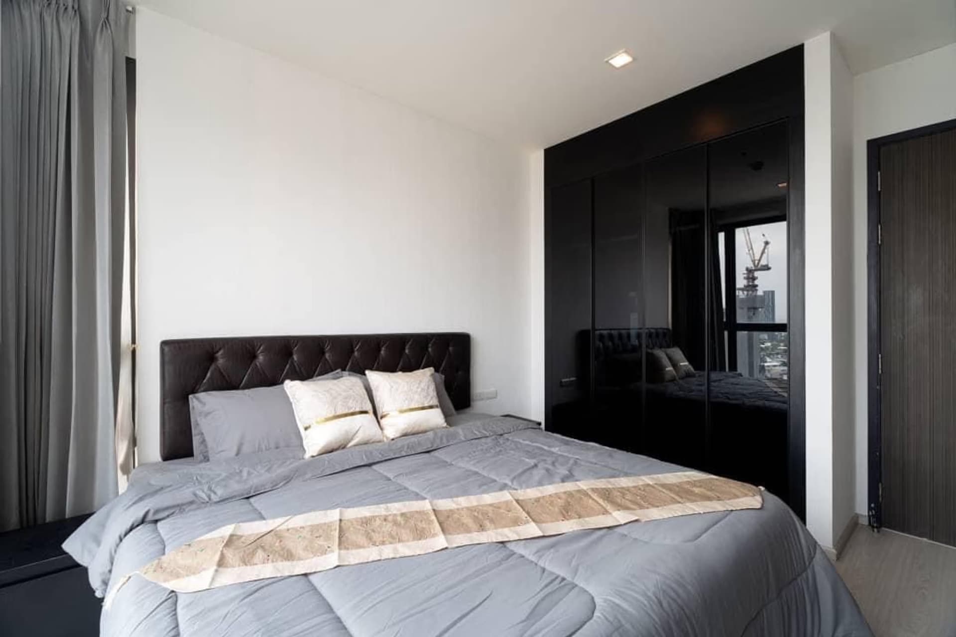 2 Bed Condo for Rent and Sale in Khlong Toei - Image 2