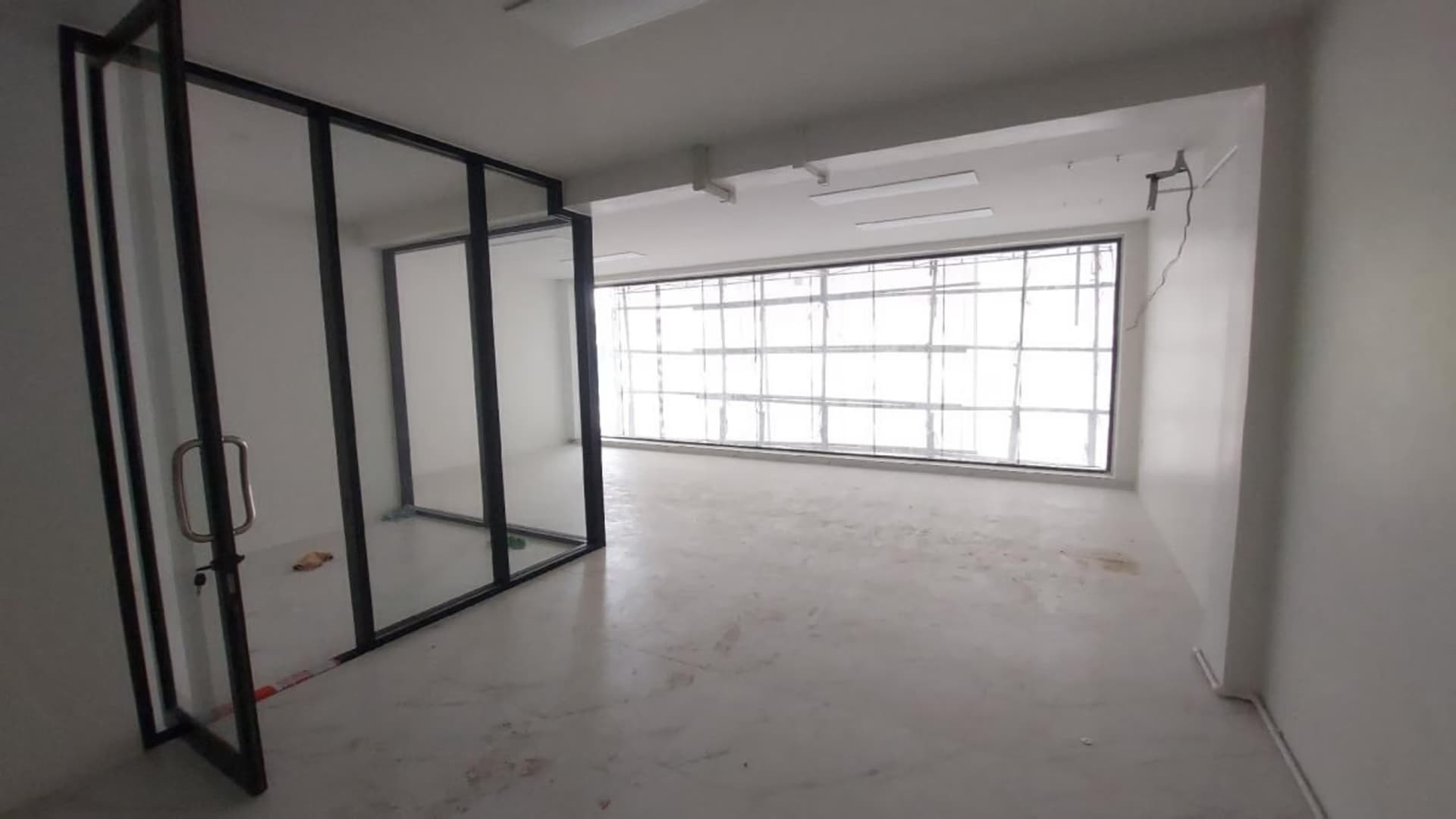 1 Bed Commercial for Rent in Din Daeng - Image 3